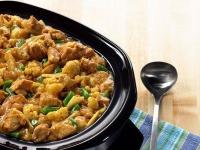 Piept de pui cu sos de curry si legume